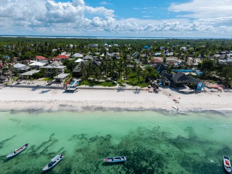 Michamvi Pingwe beach and turquoise lagoon in front of Shanuo Beach Bungalows